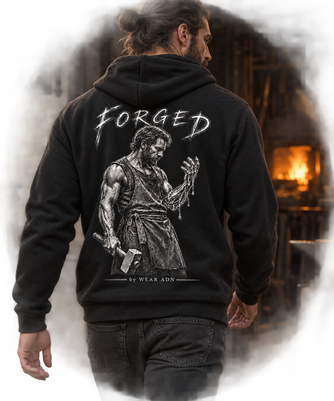 Hoodie MY PATH 05 FORGED porté — forgeron au marteau au dos, By Wear ADN